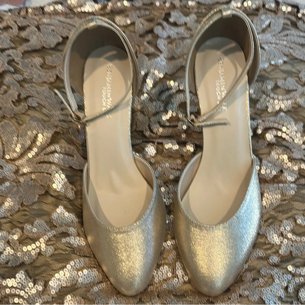 Benjamin Walk Gold Heels Elegant Shimmery Design - Picture 1 of 7